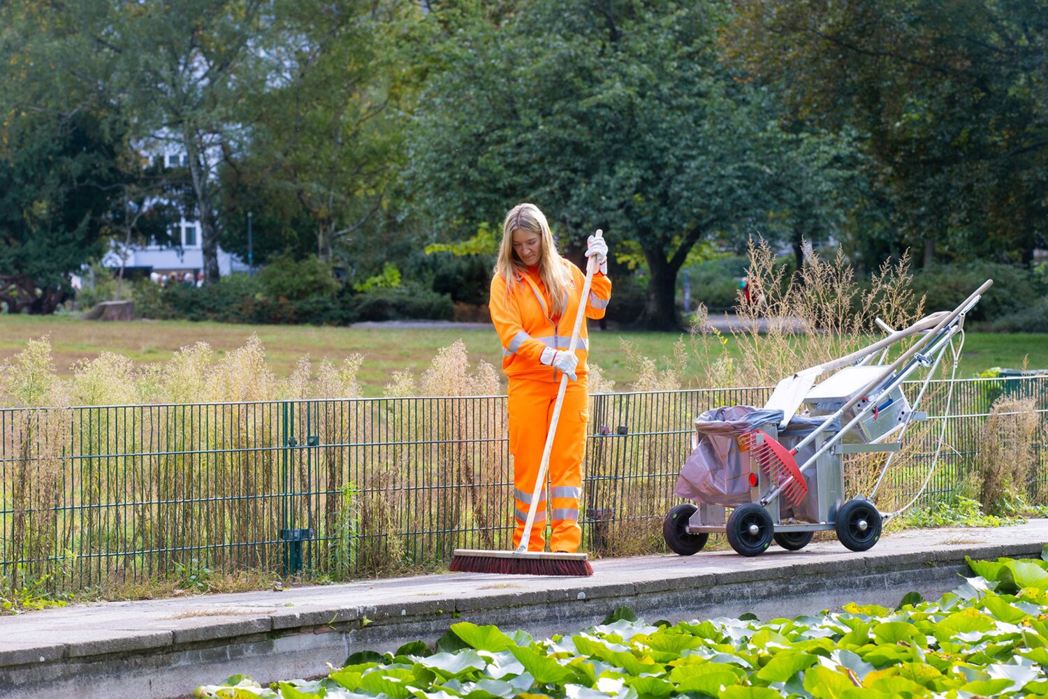 Schnuppertag Reinigung: Auch die Berliner Parks und Grünflächen gehören zum Einsatzgebiet des #TeamOrange. © BSR