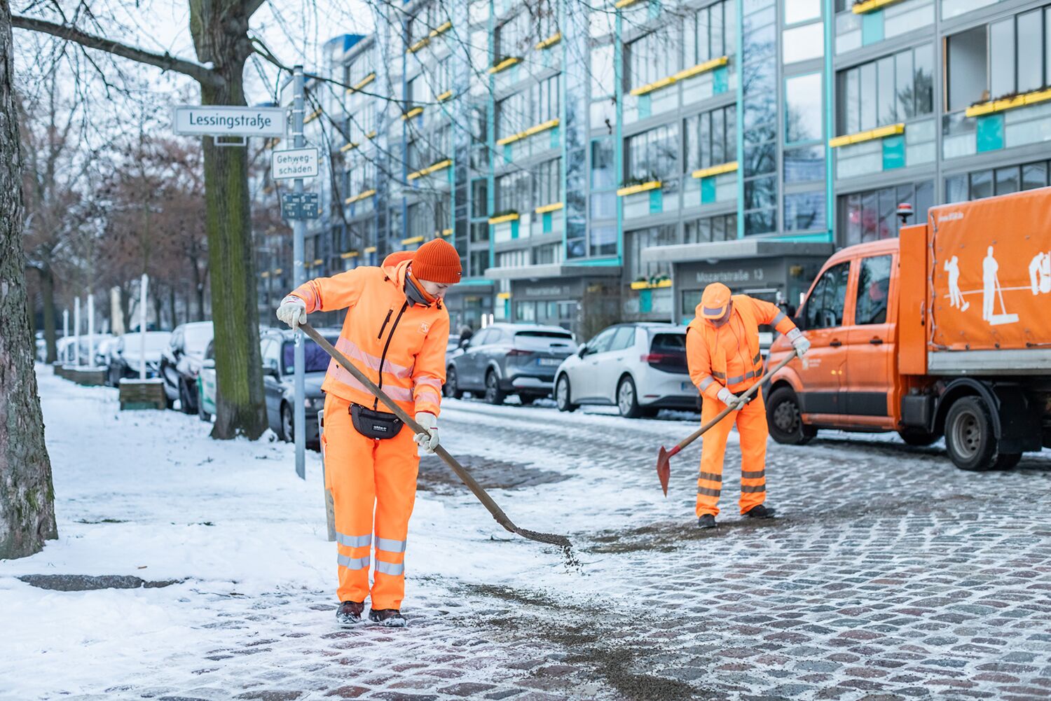 Im Winter befreien wir die Straßen von Schnee und Eis und sorgen so für mehr Sicherheit. © BSR / Amin Akhtar