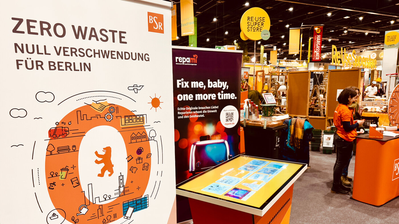 Messestand der BSR zu Zero Waste und Reparatur mit Informationsangeboten auf einer Veranstaltung