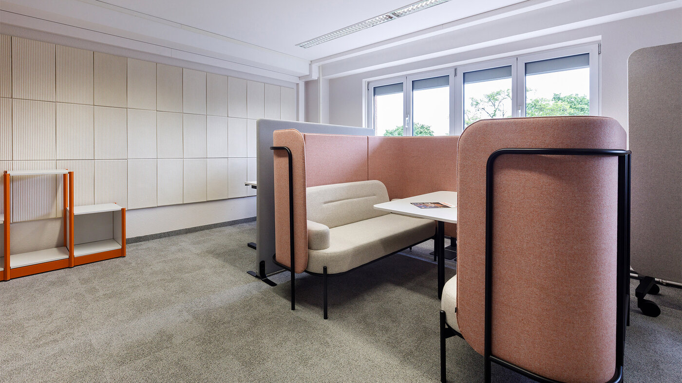 Loungeartige Arbeitsnische für konzentriertes Arbeiten oder kurze Abstimmungen